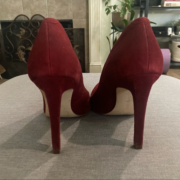 Calvin Klein red suede pumps - Picture 5 of 5